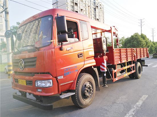 東風(fēng)御虎6.3噸隨車(chē)吊 東風(fēng)御虎6.3噸隨車(chē)吊